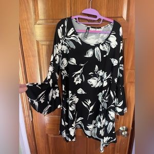 White gray black bell sleeve